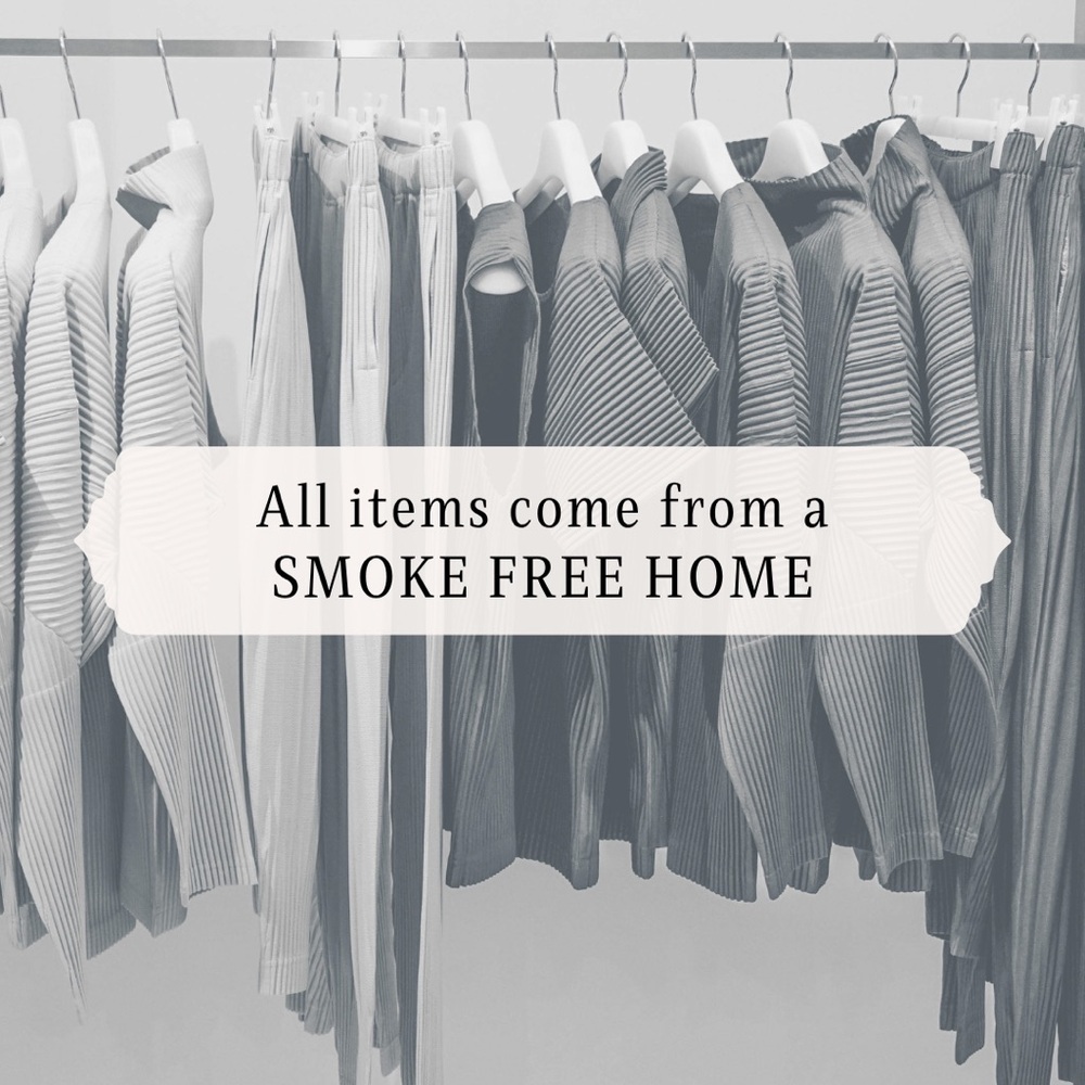 All items come from a‎ smoke free home! No odors, guaranteed 🤍